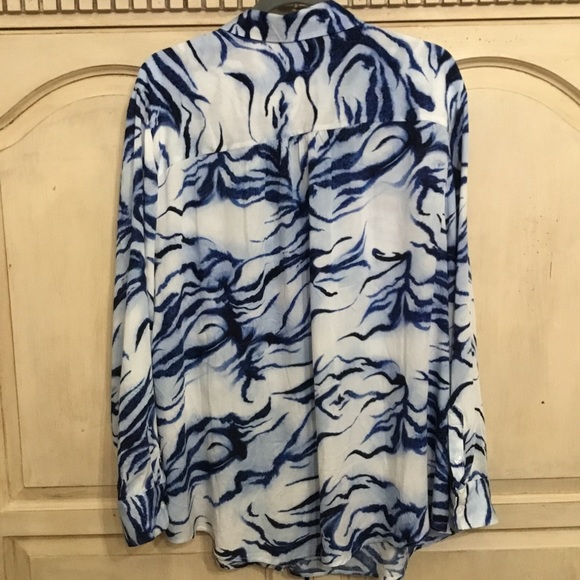 Chico’s Women’s Long-Sleeve Easy Blue And White Animal Print Shirt Size XXL EUC - Picture 3 of 8
